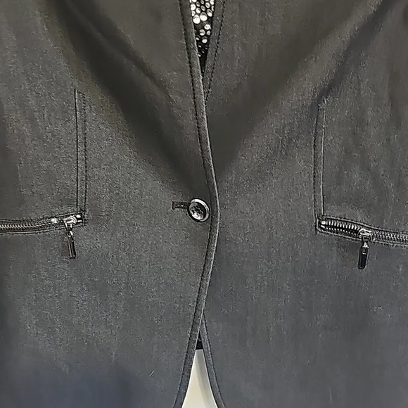 NWOT SUIT COAT CHARCOAL GRAYWITH A SILKY DESIGN INSIDE - Picture 3 of 7